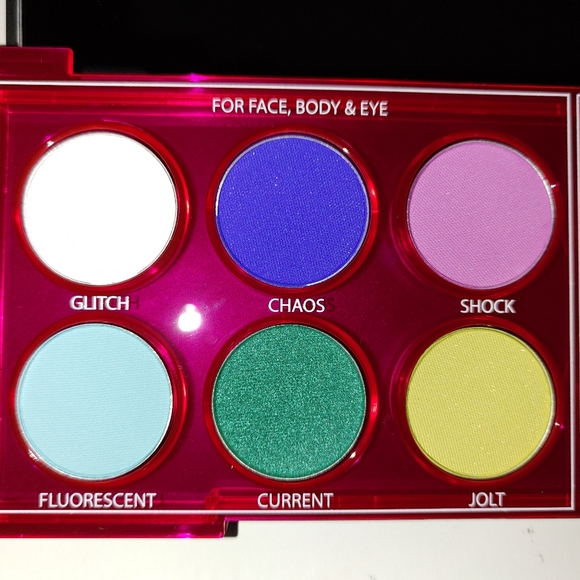 Urban Decay- Wired Pressed Pigment Palette - Picture 3 of 4